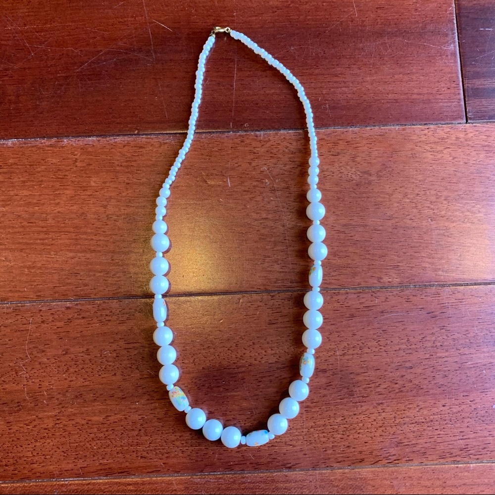 White Hand Painted Floral Graduated Beads Necklace Vintage Cottagecore Romantic